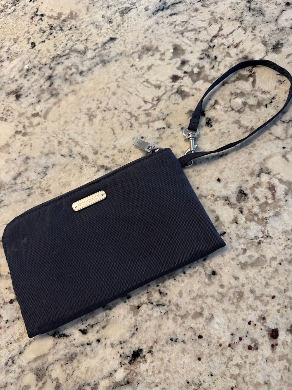 Baggalini travel clutch in navy